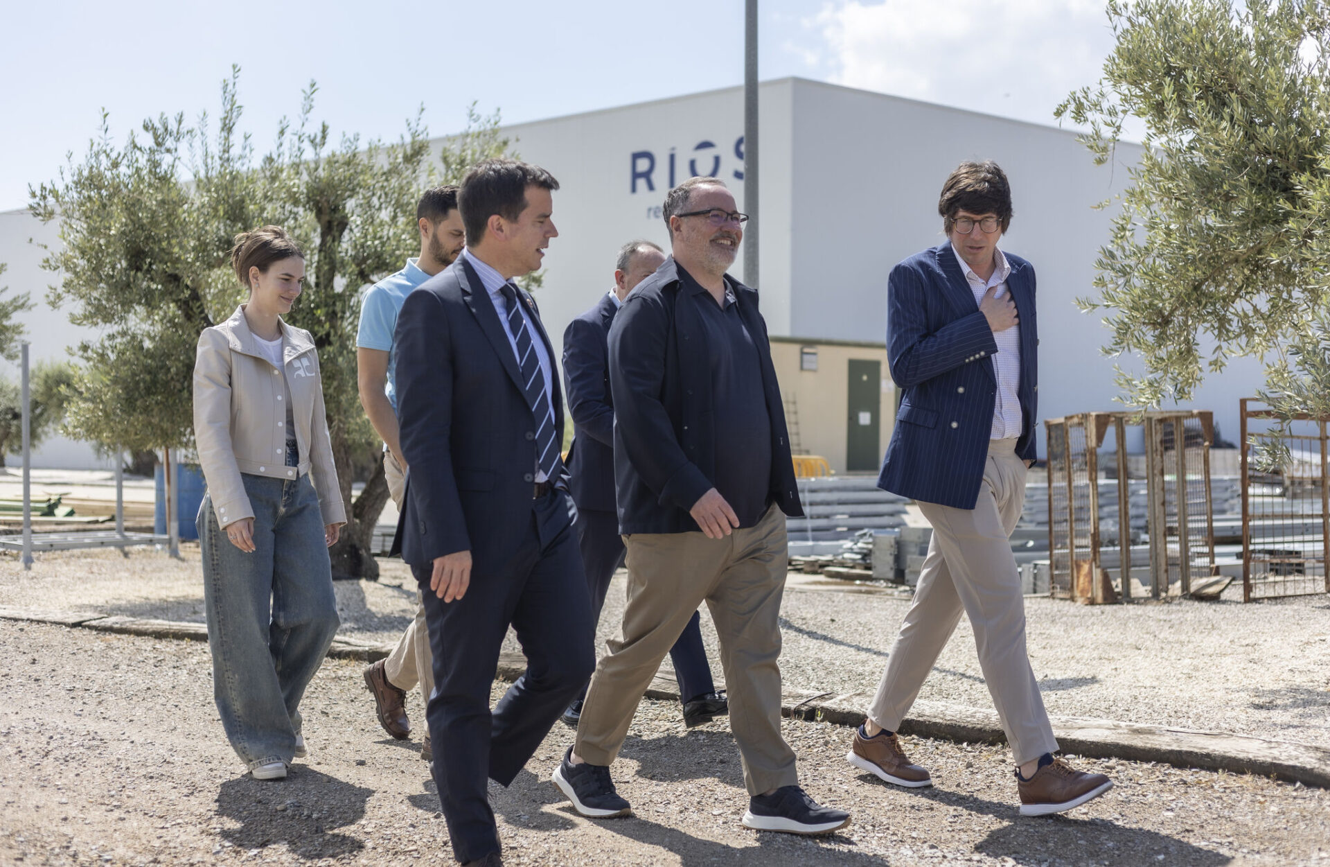 Mikel Irujo visita nuestra sede principal en Fustiñana